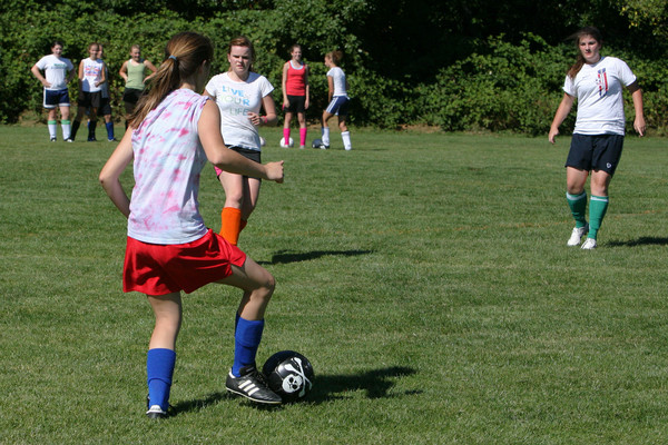 0217_VHS_Girls_Soccer_practice_082907
